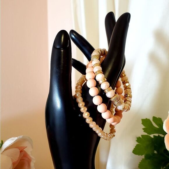 𝅺feeling Peachy Beaded Bracelet Set - Picture 1 of 7